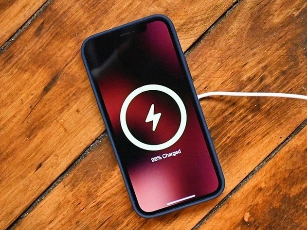 望江苹果手机维修分享iPhone 12可以随便充电吗 